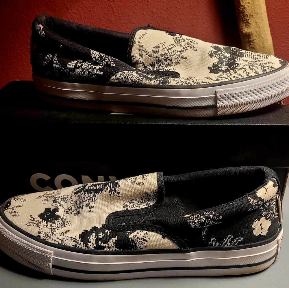 CONVERSE slip-on.